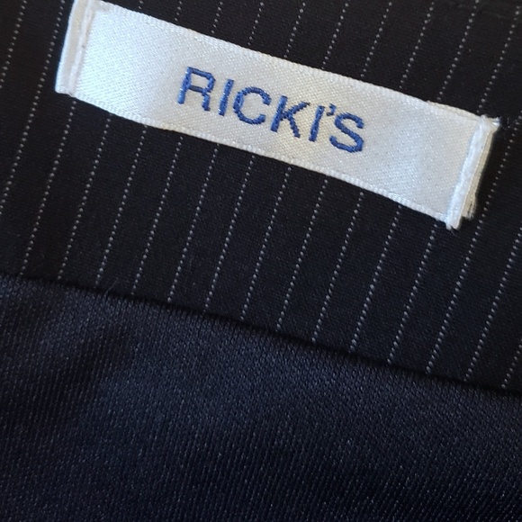 Ricki's Pinstripe Flounce Skirt (sz 10, blk & wh) - Picture 6 of 7